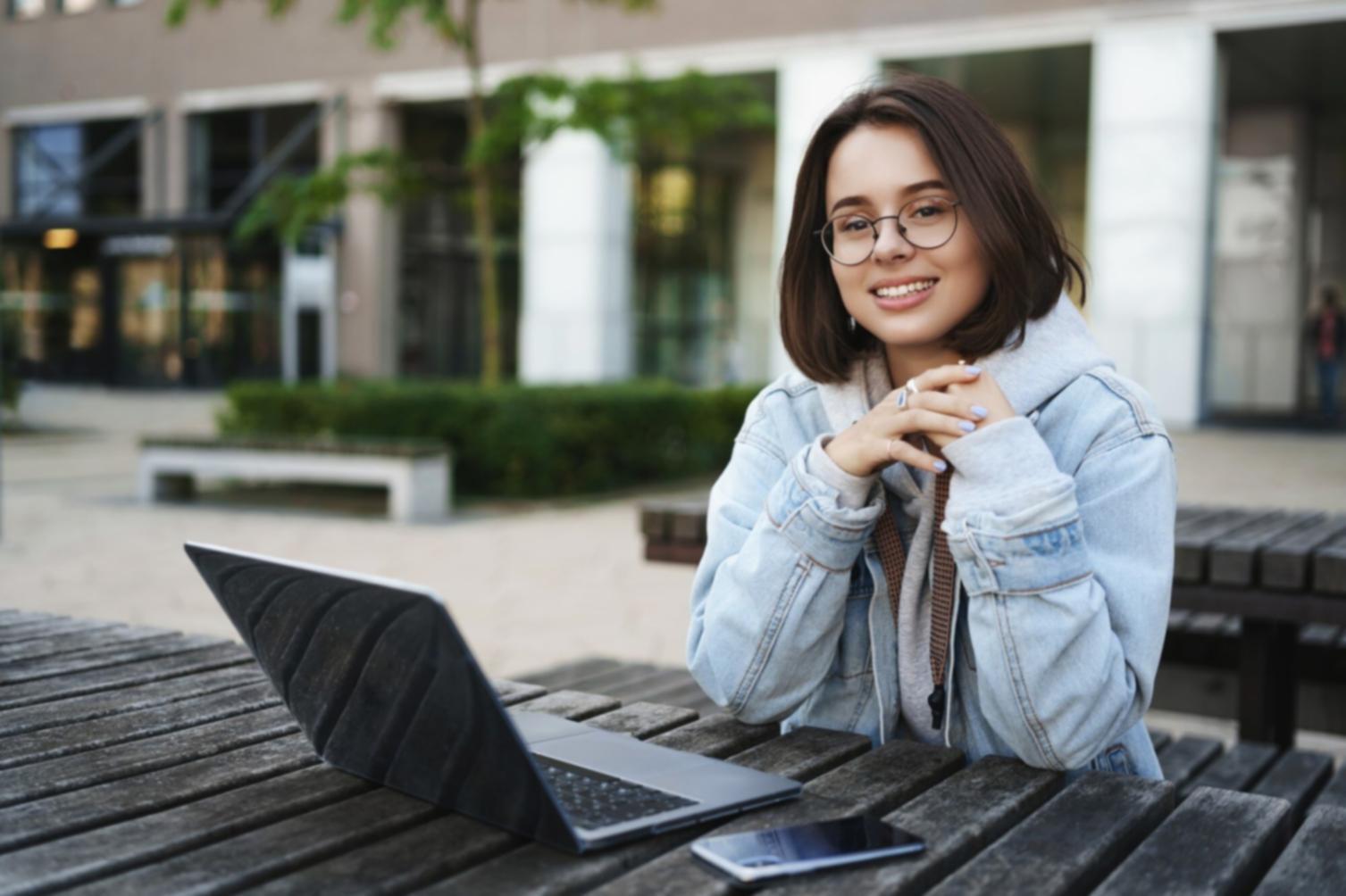 Espace de travail moderne pour l'apprentissage de la finance